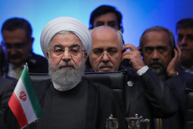 حسن روحانی رییس جمهور و محمد جواد ظریف وزیر امورخارجه ایران در اجلاس فوق العاده سران سازمان همکاری اسلامی ایران