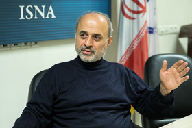 به‌جای اسلحه، دوربین را انتخاب کرد