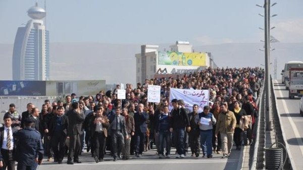 درخواست رئیس جمهور عراق برای حل مشکل حقوق کارمندان اقلیم/ ادامه تظاهرات در سلیمانیه  