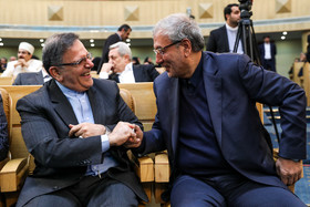 علی ربیعی وزیر کار و ولی اله سیف رییس کل بانک مرکزی در اولین اجلاس ملی گزارش پیشرفت ها و راهکارهای رفع موانع تحقق حقوق شهروندی