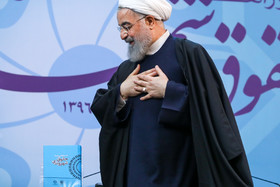 رونمایی از کتاب منشور حقوق شهروندی توسط رییس جمهور