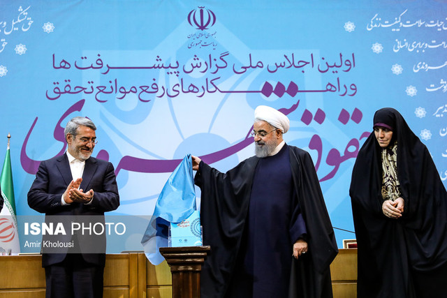 روحانی: باید در اتاقهای شیشهای قرار بگیریم روحانی: باید در اتاقهای شیشهای قرار بگیریم