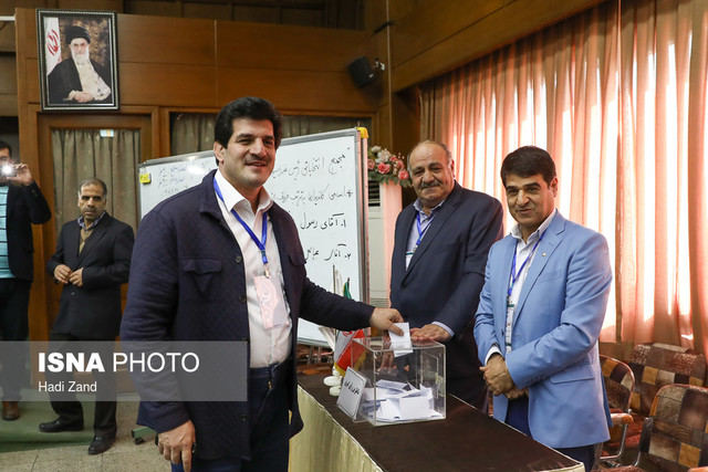 رسول خادم با 100 درصد آرا رییس فدراسیون کشتی ماند+ فیلم