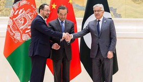 نشست سه‌جانبه وزرای خارجه پاکستان، افغانستان و چین در پکن