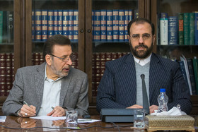 حسینعلی امیری معاون پارلمانی و محمود واعظی رییس دفتر رییس جمهور و سرپرست نهاد ریاست جمهوری در جلسه روسای کمیسیونهای تخصصی مجلس با رییس جمهور