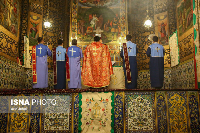 13 کلیسا در شهر گنبدهای فیروزه‌ای+ فیلم