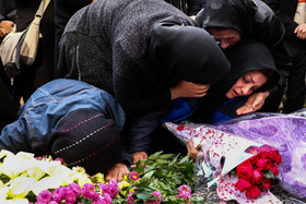 مریم وادی‌پور، همسر علیرضا تلیانی در مراسم تشییع پیکر وی