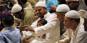 آمریکا با برنامه‌های دینی گوشی‌های همراه از مسلمانان جهان جاسوسی می‌کند