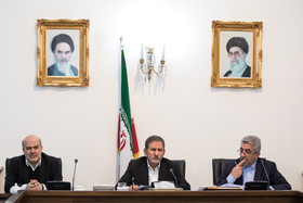 رضا اردکانیان وزیر نیرو ،اسحاق جهانگیری، معاون اول رییس جمهور و عیسی کلانتری رییس سازمان حفاظت محیط زیست در جلسه شورای عالی آب 