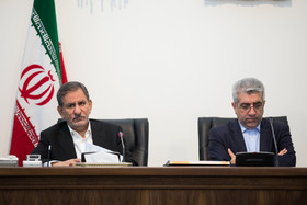 رضا اردکانیان، وزیر نیرو و اسحاق جهانگیری، معاون اول رییس جمهور در جلسه شورای عالی آب 