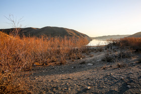 بخش قابل توجهی از دریاچه سد طرق خشک شده است.