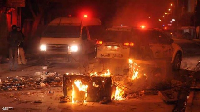 ادامه درگیری‌ها در تونس و بازداشت بیش از ۲۰۰ معترض/ تلاش تظاهرکنندگان برای آتش زدن معبدی یهودی