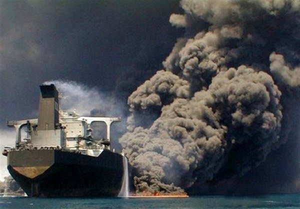 نفتکش آتش گرفته ایرانی به مرزهای آبی ژاپن نزدیک شده است/احتمال زنده ماندن پرسنل