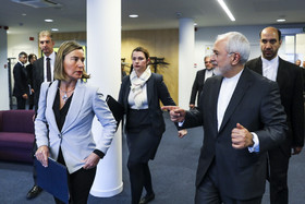 گفت‌و‌گوی محمد جواد ظریف، وزیر خارجه ایران و فدریکا موگرینی، رییس سیاست خارجی اتحادیه اروپا در حاشیه نشست برجامی «بروکسل»