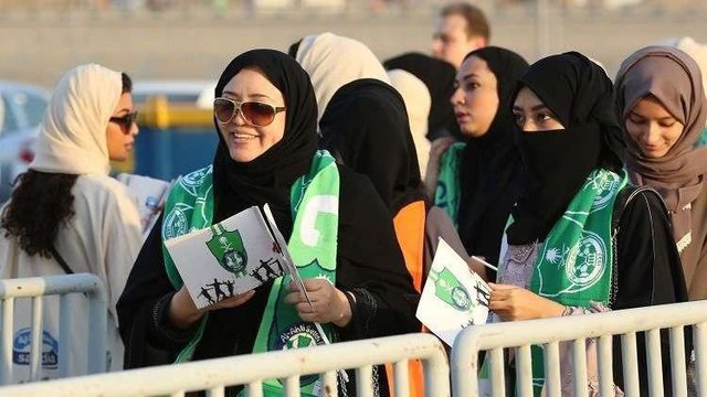زنان عربستانی در ورزشگاه