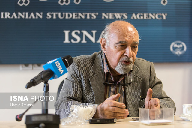 از گویندگی زیر میز تا حمله ضدانقلاب‌ها به رادیو+‌فیلم و عکس