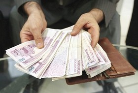 کمک جبرانی دولت به کارمندان و بازنشستگان نقدی خواهد بود