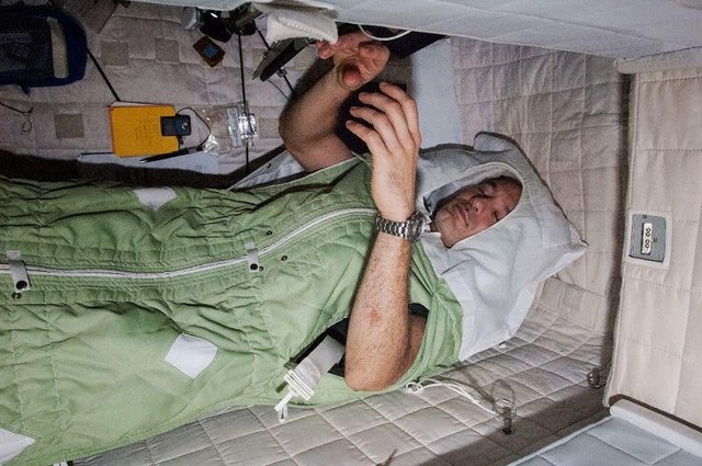 چالش‌های پیش روی فضانوردان برای خوابیدن/تصاویر
