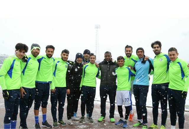 بارش برف، استقلالی‌ها را به سالن وزنه فرستاد