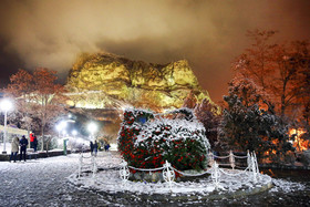 بارش برف، شهر اصفهان را سفید پوش کرد.