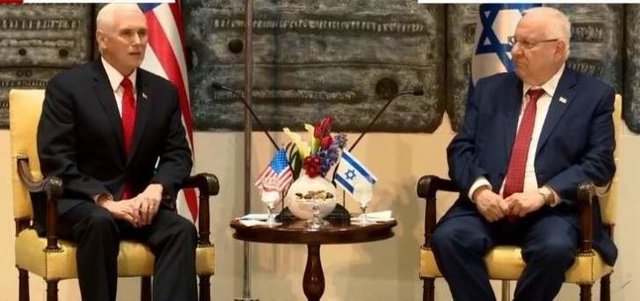 پنس: درهای آمریکا برای مذاکره به روی فلسطینی‌ها باز است