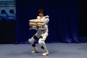 یک ربات "اسکلت خارجی" ژاپنی از FDA مجوز فروش گرفت+تصاویر
