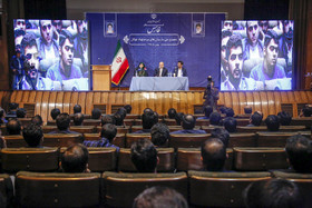 سخنرانی محمدجواد آذری جهرمی، وزیر ارتباطات و فناوری و مسعود سلطانی‌فر، وزیر ورزش و جوانان و معصوصمه ابتکار، معاون رییس جمهور در امور زنان و خانواده در اولین همایش مجمع ملی سازمان‌های مردم نهاد جوانان - شیراز