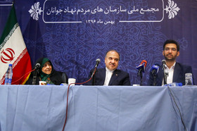 سخنرانی محمدجواد آذری جهرمی، وزیر ارتباطات و فناوری و مسعود سلطانی‌فر، وزیر ورزش و جوانان و معصوصمه ابتکار، معاون رییس جمهور در امور زنان و خانواده در اولین همایش مجمع ملی سازمان‌های مردم نهاد جوانان - شیراز