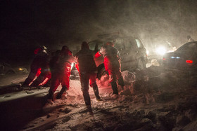 امدادرسانی هلال احمر در ۱۶۳ محور کوهستانی برف‌گیر