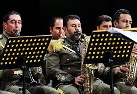 اجرای ۱۲ گروه موزیک در سراسر تهران همزمان با لحظه ورود امام خمینی به ایران