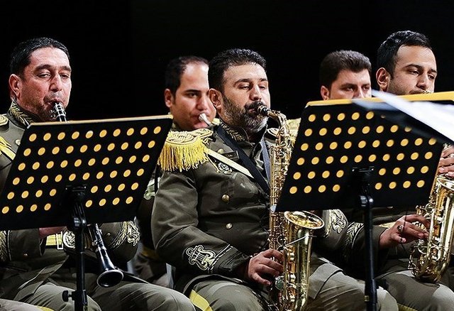 اجرای ۱۲ گروه موزیک در سراسر تهران همزمان با لحظه ورود امام خمینی به ایران