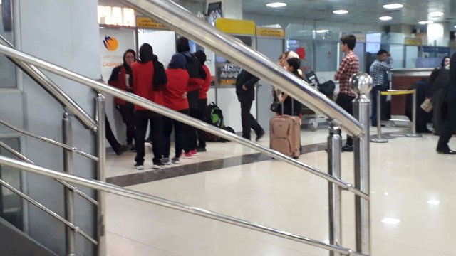 سرگردانی تیم فوتسال بانوان مشکی‌پوشان در فرودگاه اهواز