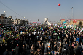 راهپیمایی ۲۲ بهمن در آغاز چهلمین سال پیروزی انقلاب - خیابان آزادی