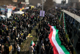 راهپیمایی ۲۲ بهمن در آغاز چهلمین سال پیروزی انقلاب - خیابان آزادی