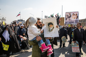 راهپیمایی ۲۲ بهمن تهران در آغاز چهلمین سال پیروزی انقلاب -
خیابان انقلاب چهارراه ولیعصر