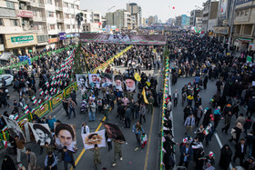 راهپیمایی ۲۲ بهمن در آغاز چهلمین سال پیروزی انقلاب - خیابان آزادی