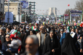 راهپیمایی ۲۲ بهمن در آغاز چهلمین سال پیروزی انقلاب -خیابان آزادی تقاطع استاد معین