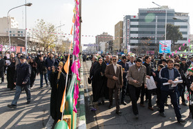 دریادار حبیب‌الله سیاری معاون هماهنگ کننده ارتش در راهپیمایی ۲۲ بهمن  - چهارراه ولیعصر