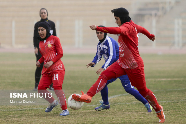 سرمربی تیم فوتبال بانوان آذرخش: بازیکنانم برای قهرمانی بی‌تجربه هستند