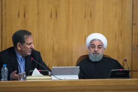 اسحاق جهانگیری و حسن روحانی  در جلسه هیات دولت چهارشنبه ۲۵ بهمن‌ماه