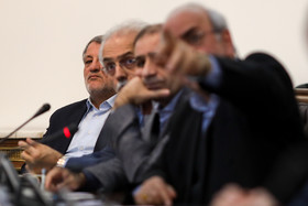 محسن هاشمی رییس‌شورای شهر در جلسه تامین ۲۰۰۰ دستگاه واگن مترو با حضور معاون اول رییس‌جمهور
