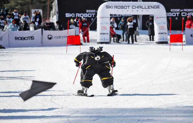 مسابقه اسکی ربات‌ها در المپیک زمستانی پیونگ‌چانگ+فیلم