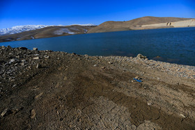 خشک شدن قسمت‌هایی از دریاچه پشت سد «اکباتان»  همدان و به وجود آمدن زمین‌های خشک در زمستان ۹۶ بیان‌گر بحران جدی بی‌آبی در این منطقه است. 