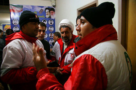 جلسه ستاد بخران در بخشداری «دناه کوه علیا» در نزدیکی محل سقوط هواپیمای تهران - یاسوج
