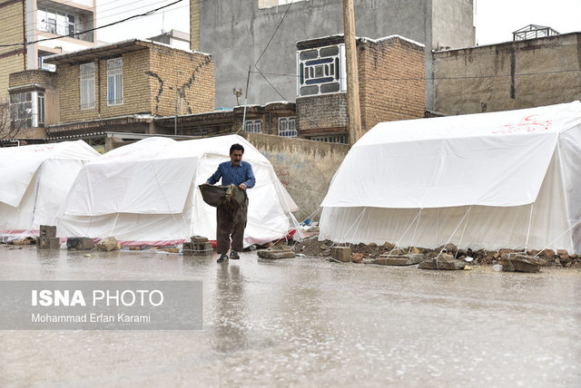 فرماندار: چادر جایگزین برای مردم در نظر گرفتیم، اما جابجا نمی‌شوند