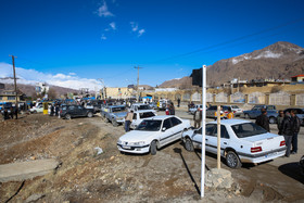 حضور پر تعداد مردم در روستاهای اطراف محل احتمالی سقوط هواپیمای مسافربری تهران - یاسوج