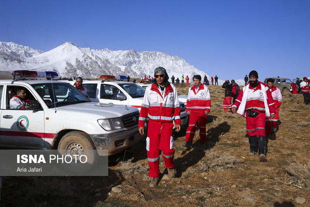 تلاش هلال احمر برای ورود امدادگران به منطقه سقوط هواپیما تا بعد ازظهر