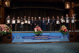 عکس یادگاری برگزیدگان سی‌و یکمین جشنواره بین‌المللی خوارزمی با حسن روحانی، رییس جمهور