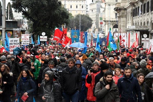 تظاهرات احزاب رقیب در آستانه انتخابات ایتالیا