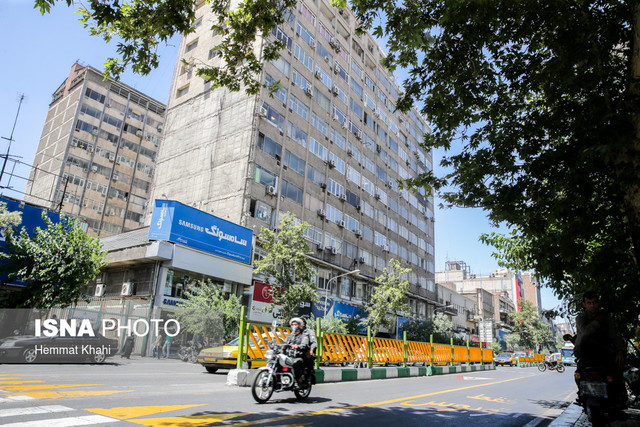 عکس آرشیوی است. الزام بنیاد مستعضعفان به تخریب و نوسازی پاساژ آلومینیوم/ خروج ۲۰۰۰ ساختمان از لیست ساختمانهای پرخطر پایتخت